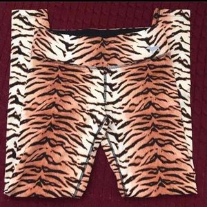 Extremely rare large NWT tiger ultimate leggings!